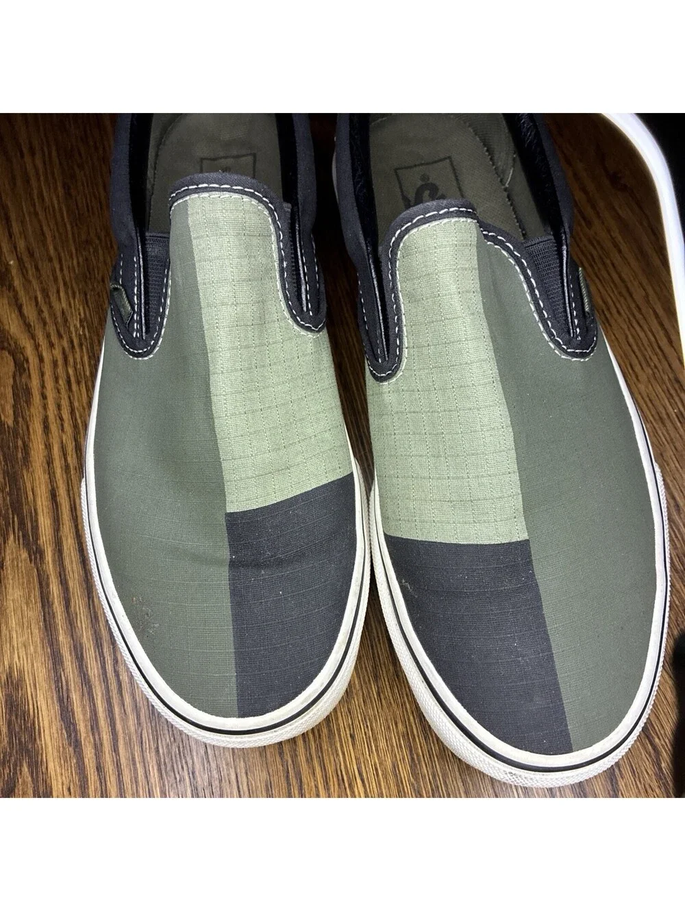VANS Men's Slip-On Colorblock Shoes Green/Black Round Toe men 7.5/women’s 9